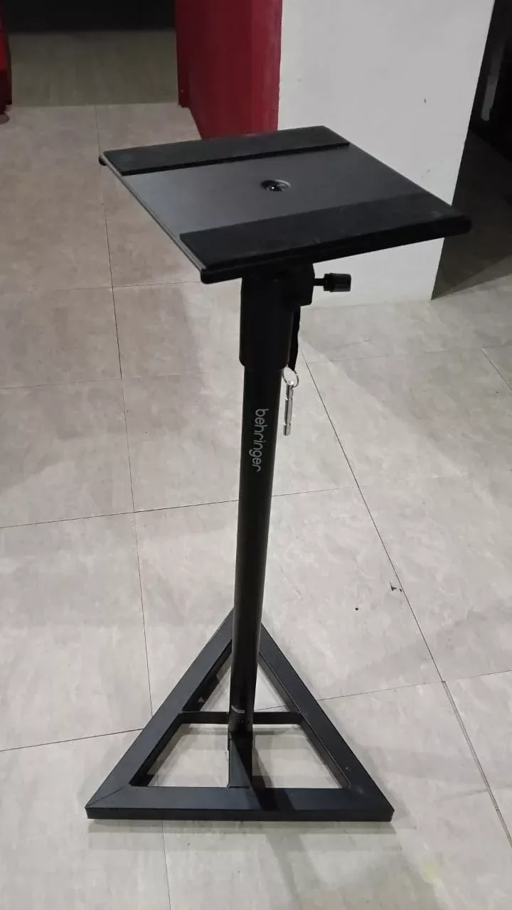 B STOCK (BS-742) Behringer SM5002 Heavy-Duty Height-Adjustable Monitor Stand [UNIT]