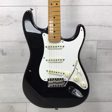 Used Fender AVRI 57 Stratocaster 1982 Red Bobbin Pickups Vintage Electric Guitar Black 40051-S000118623
